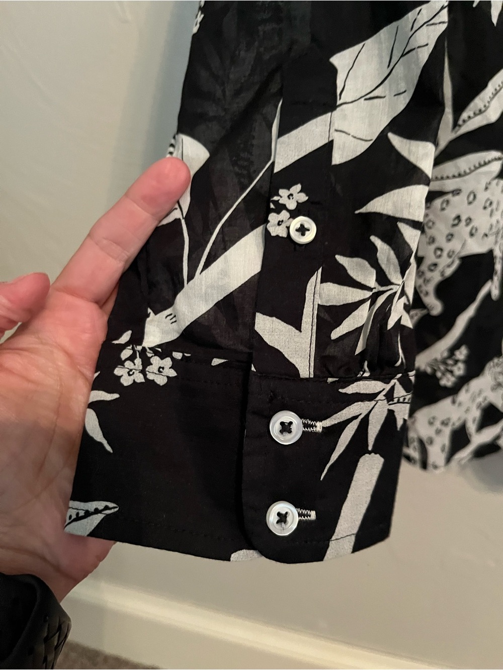 NWT TALBOTS Cotton Button Front Shirt in Tropical Panther Print Sz M Black White - Picture 6 of 10